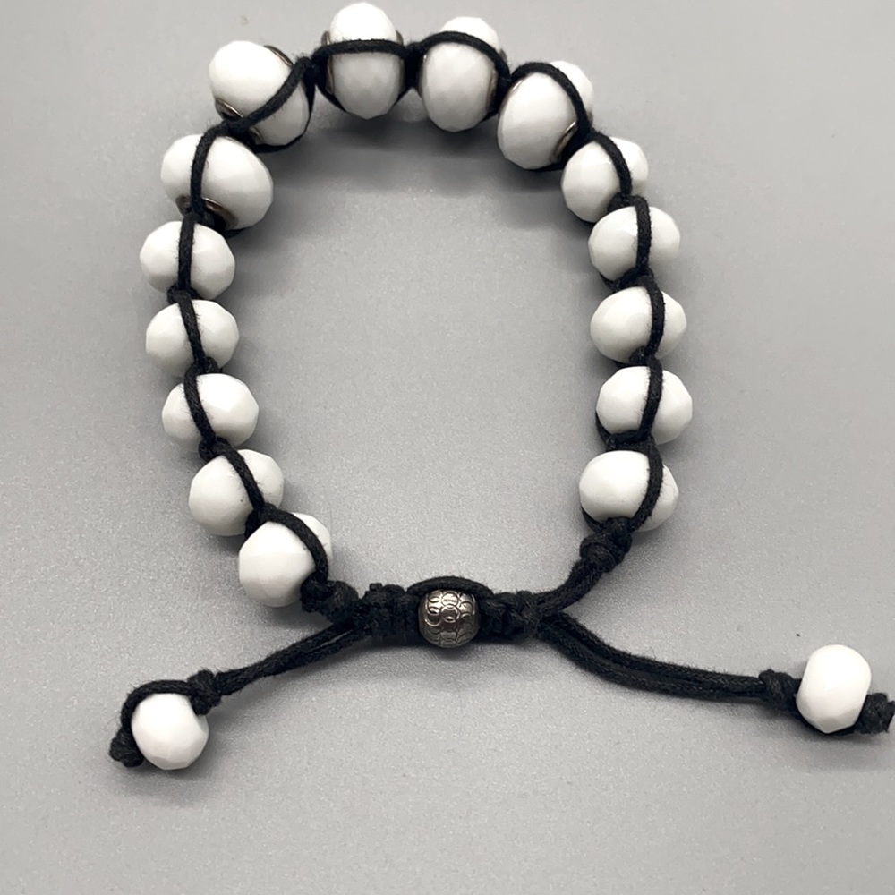 Natural faceted white agate macrame adjustable bracelet 🌺 - Picture 2 of 6